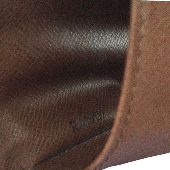 HOST PICK Louis Vuitton Monogram Key Case - Picture 6 of 11